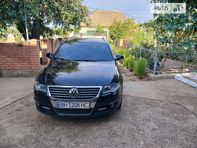 Універсал Volkswagen Passat 2010 в Рені