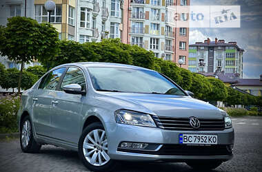 Седан Volkswagen Passat 2013 в Івано-Франківську