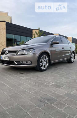 Седан Volkswagen Passat 2010 в Хмельницком