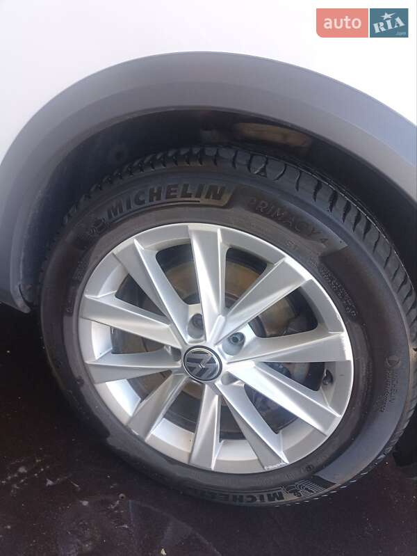 Універсал Volkswagen Passat 2014 в Дрогобичі