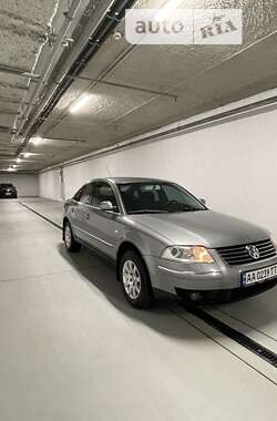 Седан Volkswagen Passat 2003 в Киеве