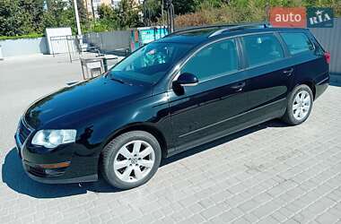 Универсал Volkswagen Passat 2008 в Староконстантинове