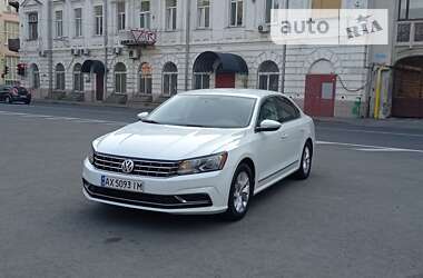 Седан Volkswagen Passat 2017 в Харкові