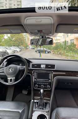 Седан Volkswagen Passat 2015 в Києві