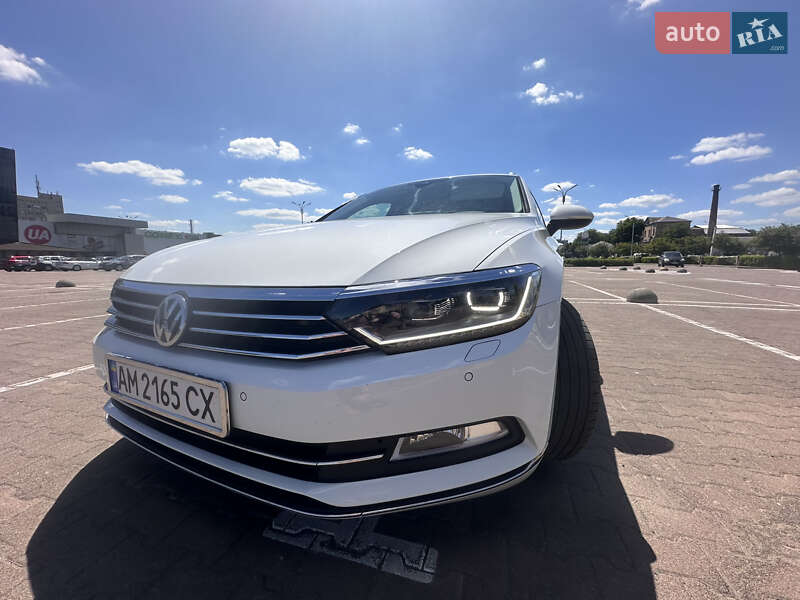 Універсал Volkswagen Passat 2017 в Житомирі