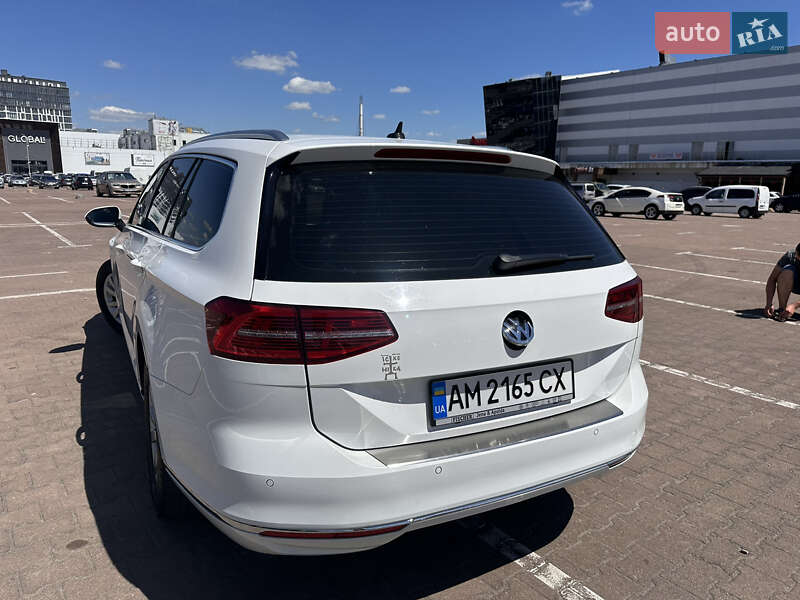 Універсал Volkswagen Passat 2017 в Житомирі