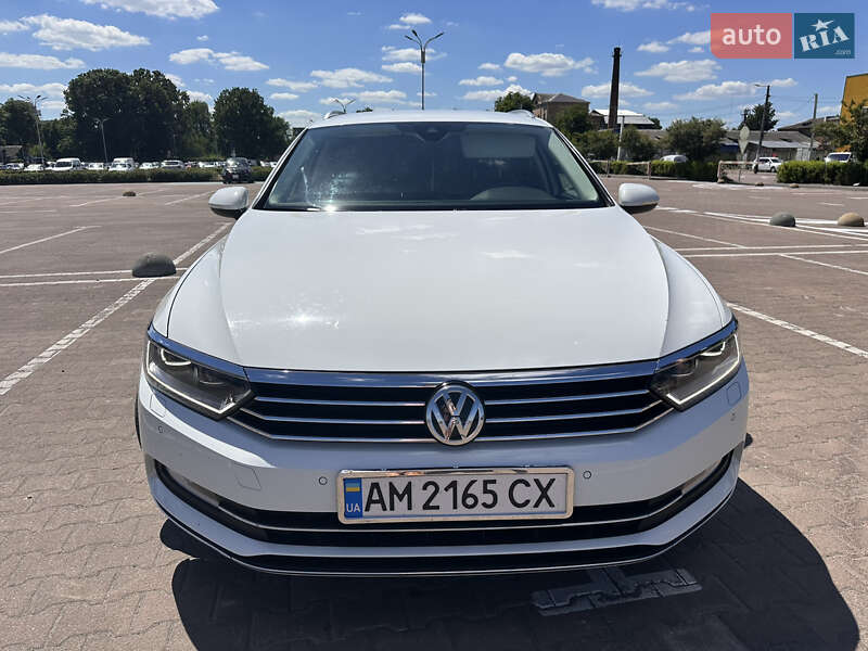 Універсал Volkswagen Passat 2017 в Житомирі