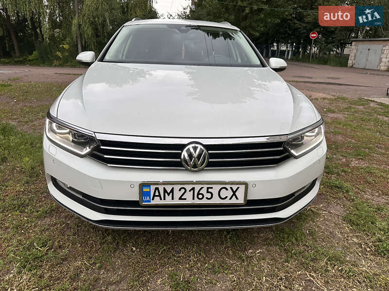 Універсал Volkswagen Passat 2017 в Житомирі