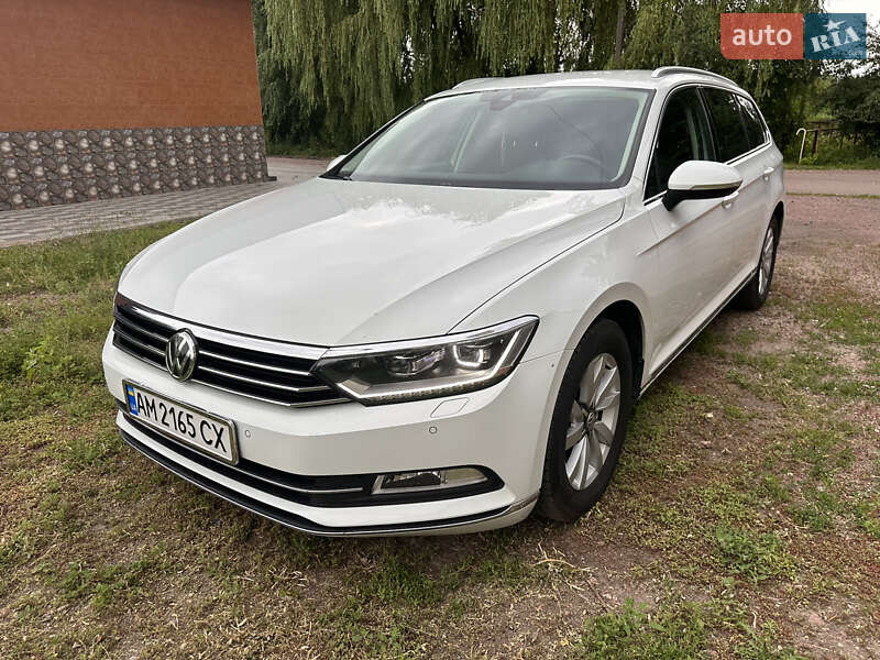 Універсал Volkswagen Passat 2017 в Житомирі