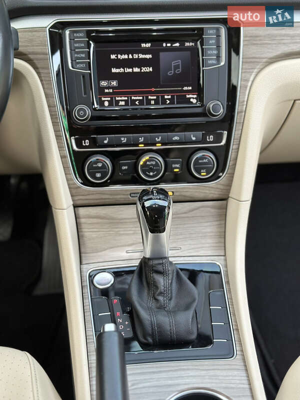 Седан Volkswagen Passat 2017 в Харькове