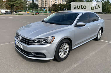 Седан Volkswagen Passat 2016 в Киеве