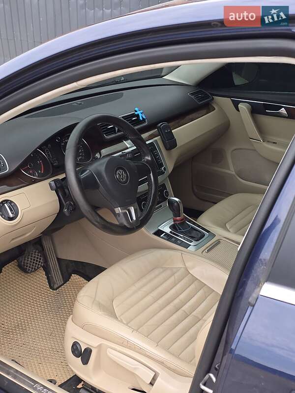 Седан Volkswagen Passat 2011 в Тячеві