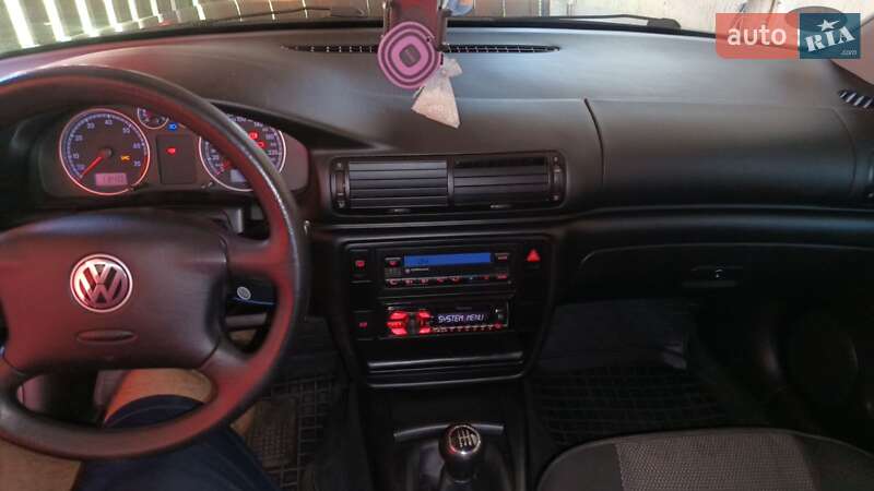 Седан Volkswagen Passat 2001 в Східниці