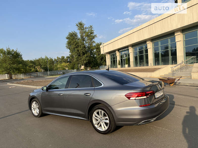 Седан Volkswagen Passat 2020 в Днепре