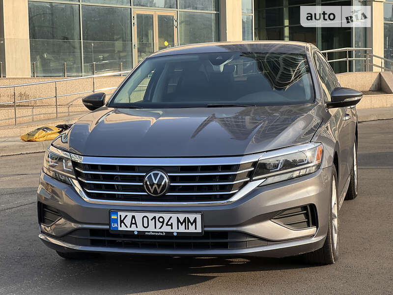 Седан Volkswagen Passat 2020 в Днепре