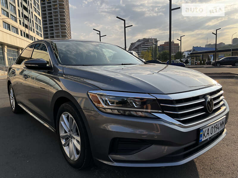 Седан Volkswagen Passat 2020 в Днепре