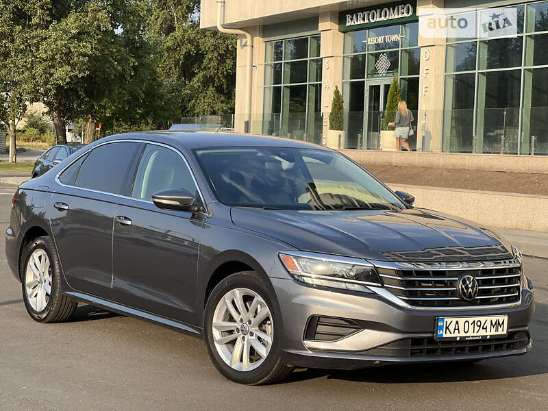 Седан Volkswagen Passat 2020 в Днепре