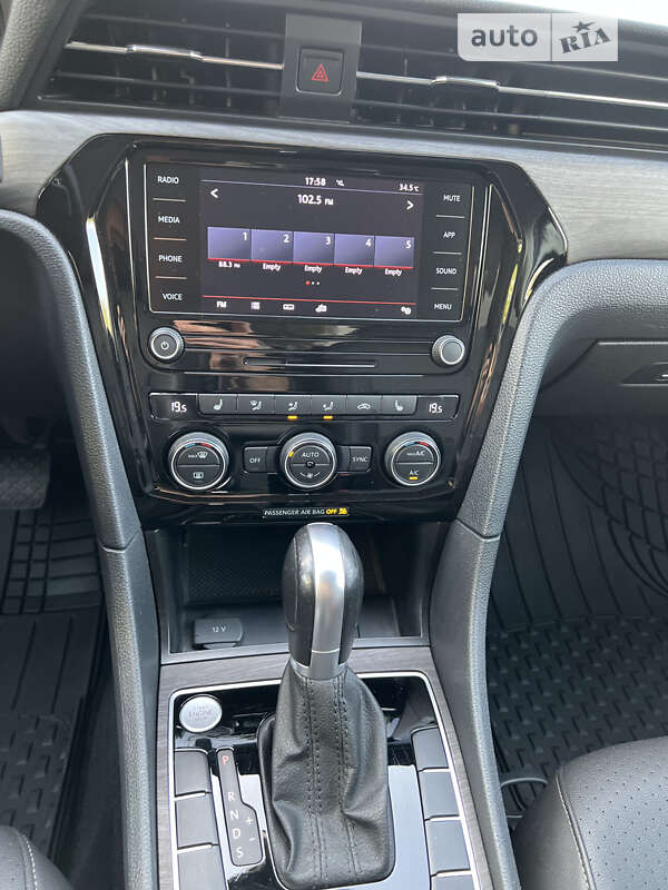 Седан Volkswagen Passat 2020 в Днепре