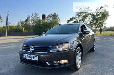 Универсал Volkswagen Passat 2012 в Киеве