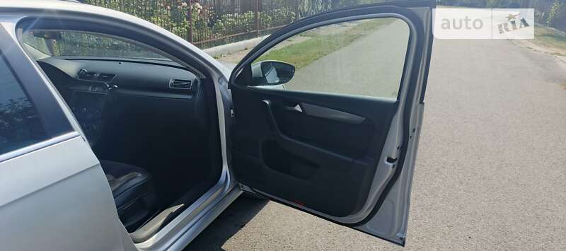 Універсал Volkswagen Passat 2012 в Львові
