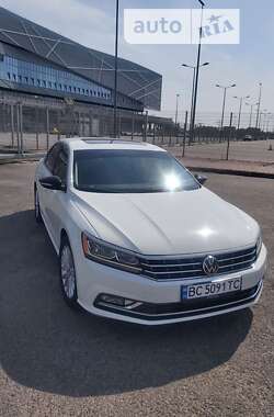 Седан Volkswagen Passat 2015 в Львові