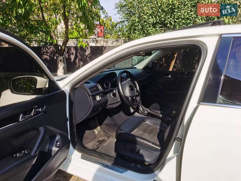 Седан Volkswagen Passat 2013 в Калуші