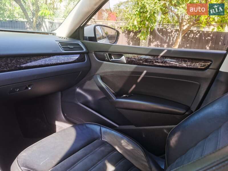 Седан Volkswagen Passat 2013 в Калуші