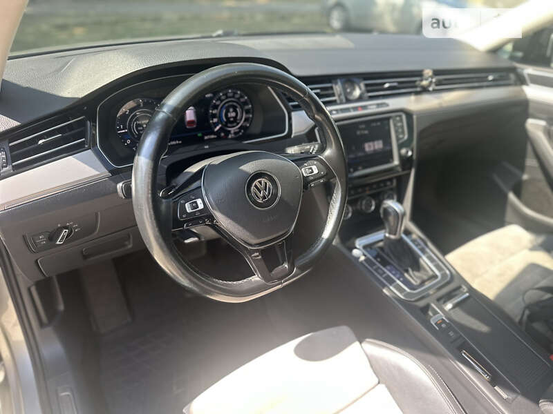 Универсал Volkswagen Passat 2016 в Ужгороде