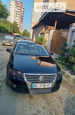 Седан Volkswagen Passat 2010 в Львове