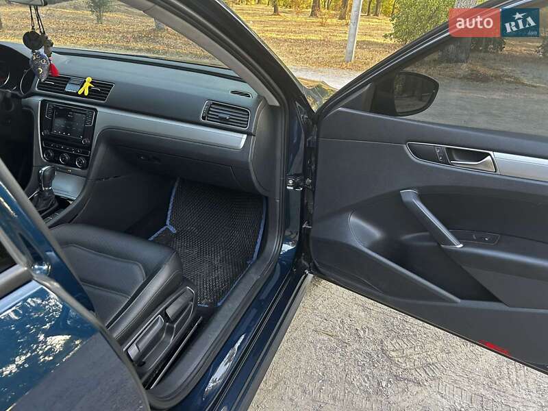 Седан Volkswagen Passat 2018 в Кропивницком