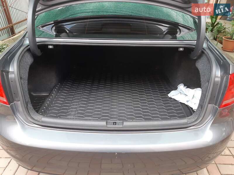 Седан Volkswagen Passat 2013 в Кривом Роге
