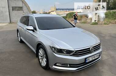 Универсал Volkswagen Passat 2015 в Киеве