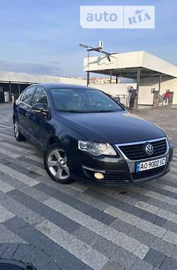 Седан Volkswagen Passat 2006 в Ужгороді