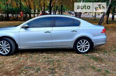 Седан Volkswagen Passat 2012 в Киеве