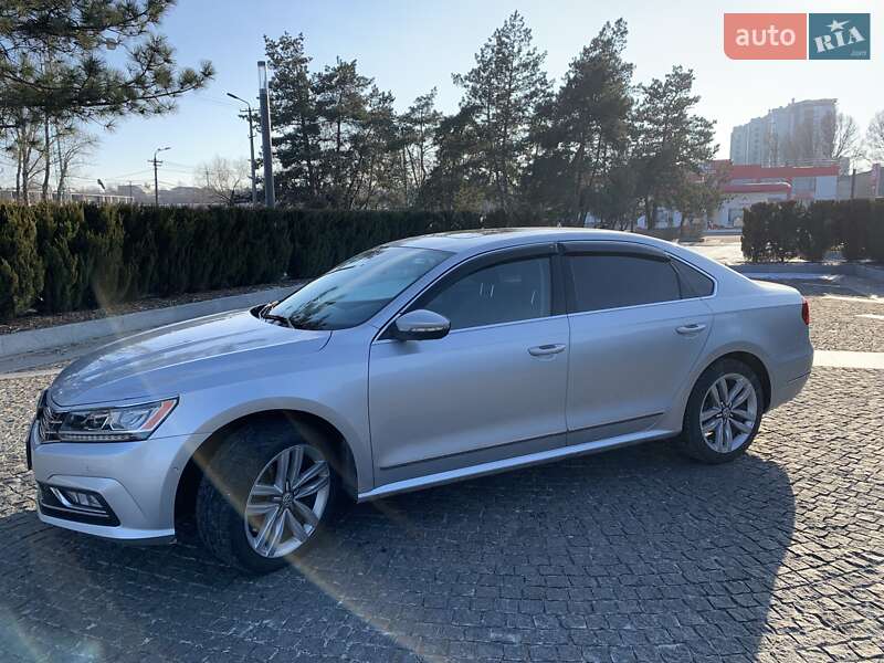 Седан Volkswagen Passat 2016 в Днепре