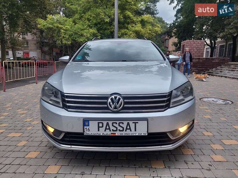 Універсал Volkswagen Passat 2013 в Одесі