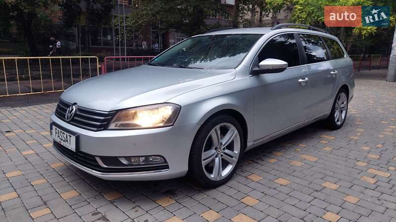 Універсал Volkswagen Passat 2013 в Одесі
