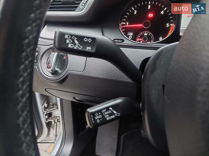Універсал Volkswagen Passat 2013 в Одесі