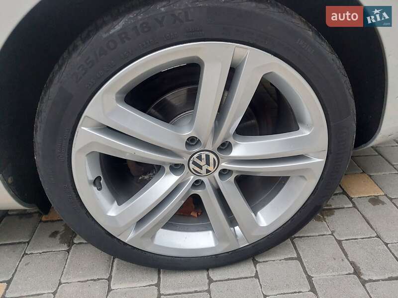 Універсал Volkswagen Passat 2013 в Одесі