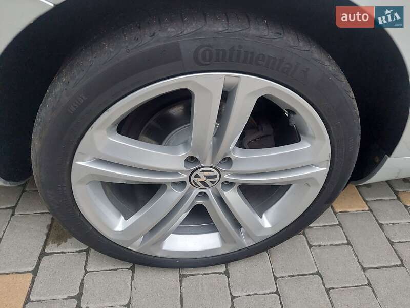 Універсал Volkswagen Passat 2013 в Одесі