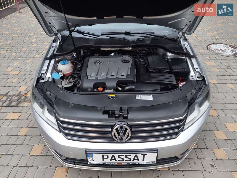 Універсал Volkswagen Passat 2013 в Одесі