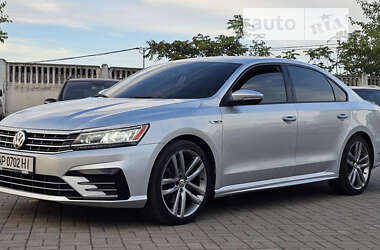 Седан Volkswagen Passat 2018 в Днепре