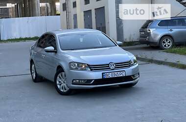 Седан Volkswagen Passat 2011 в Львове