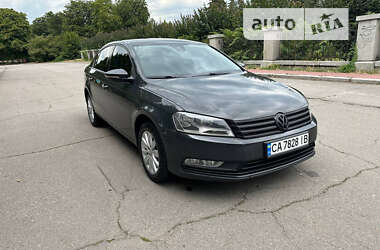 Седан Volkswagen Passat 2013 в Умані