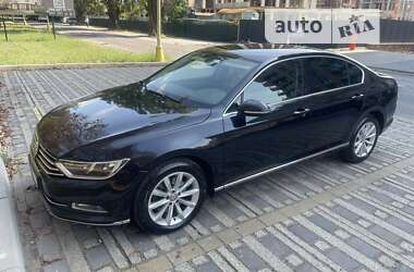 Седан Volkswagen Passat 2018 в Ужгороді