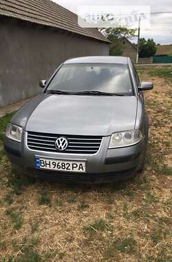 Седан Volkswagen Passat 2001 в Татарбунарах