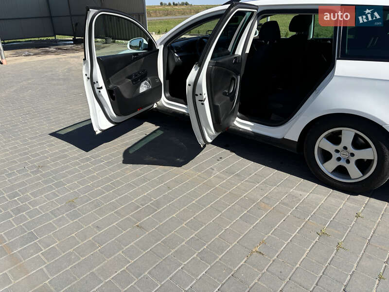 Универсал Volkswagen Passat 2010 в Львове