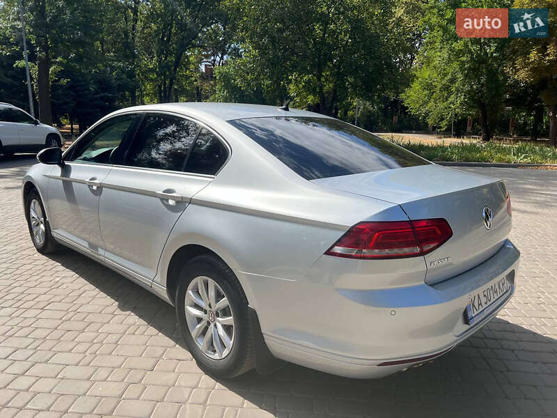 Седан Volkswagen Passat 2018 в Кривом Роге