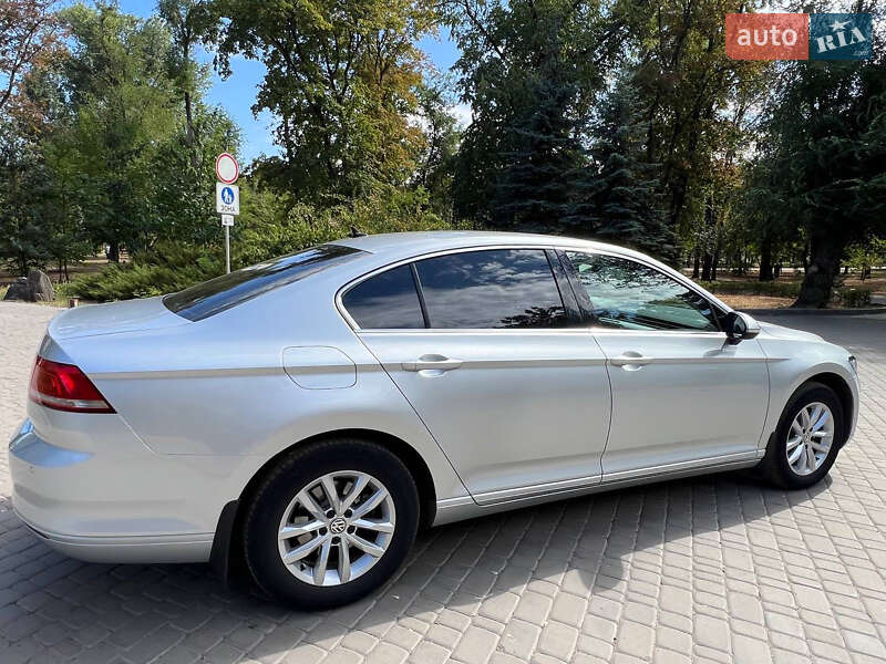 Седан Volkswagen Passat 2018 в Кривом Роге
