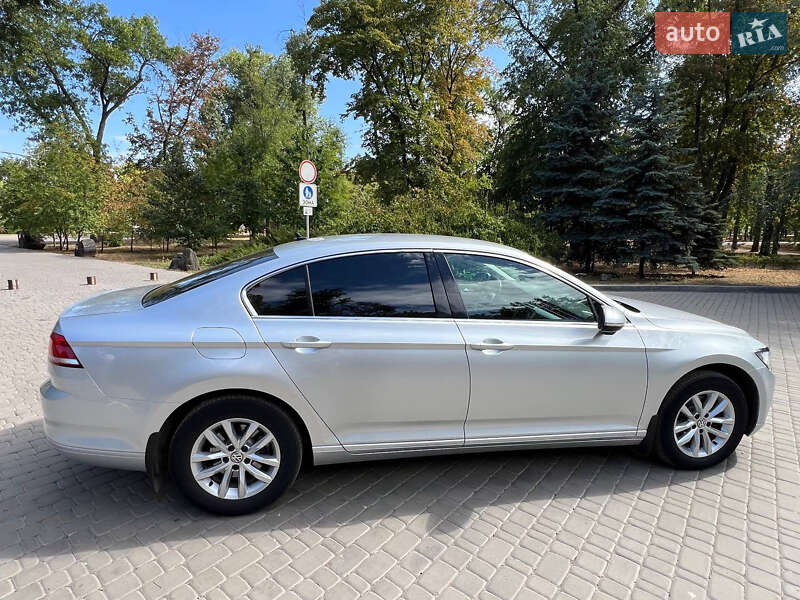 Седан Volkswagen Passat 2018 в Кривом Роге